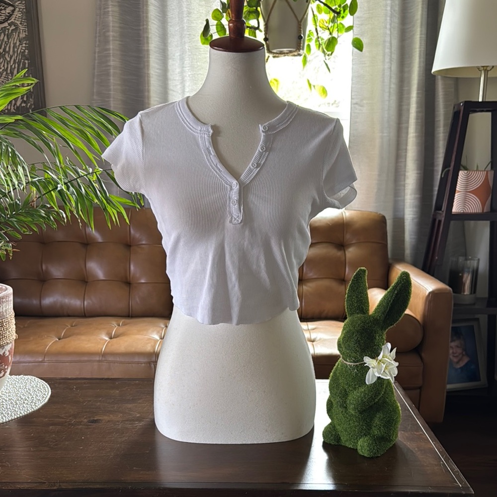 GARAGE White Button-Up Cropped Top - Medium
